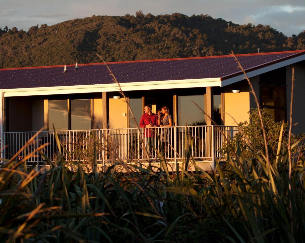 Greymouth Seaside Top 10 Holiday Park Стая снимка