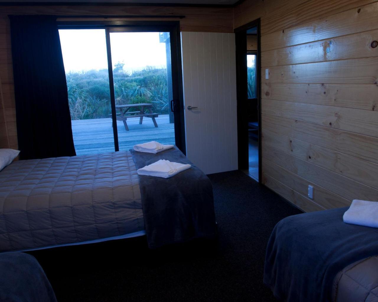 Greymouth Seaside Top 10 Holiday Park Стая снимка